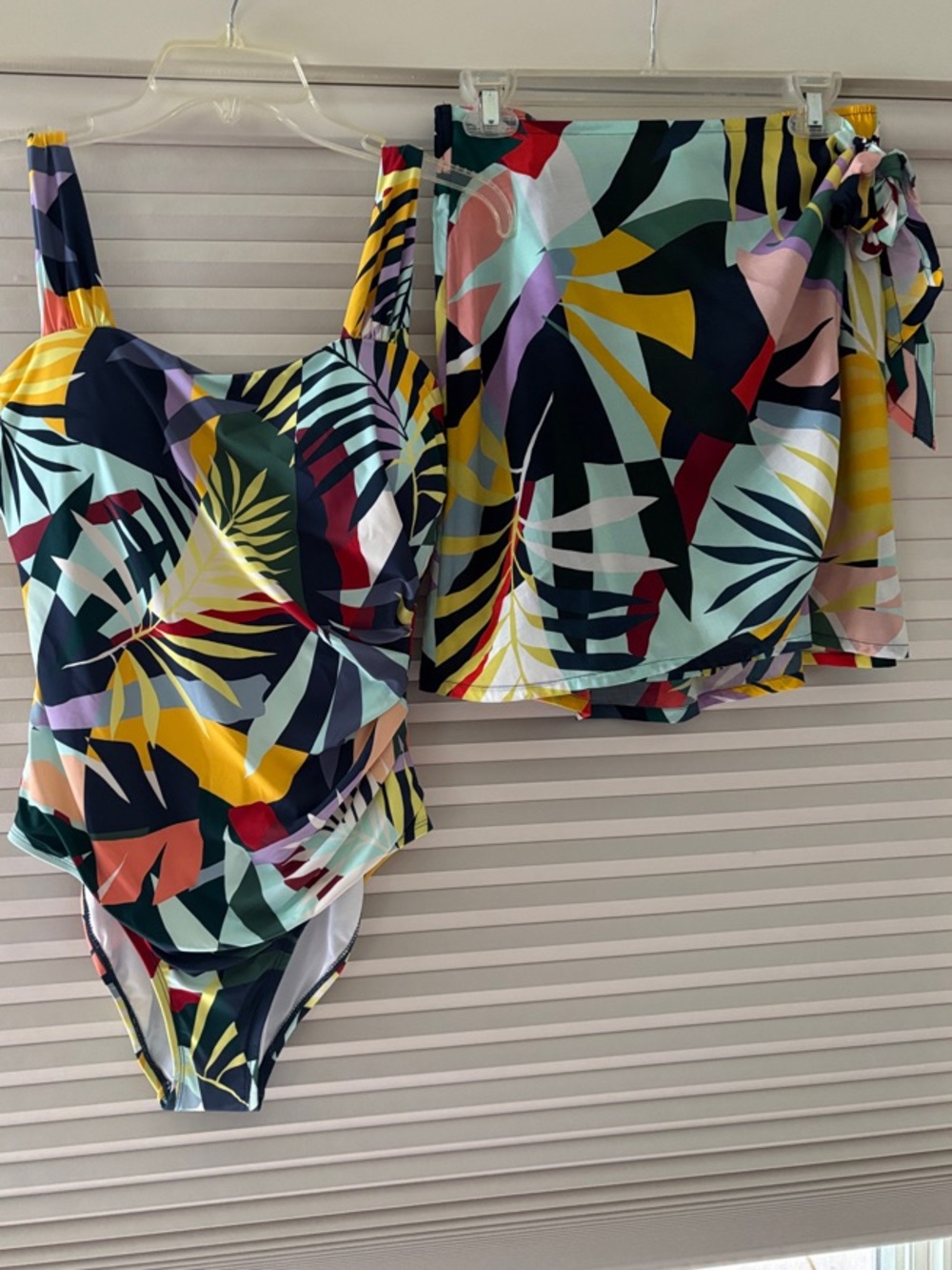 Jantzen Multicolor Tropical Print Womens One-Piece Swimsuit with Skirt Cover-Up